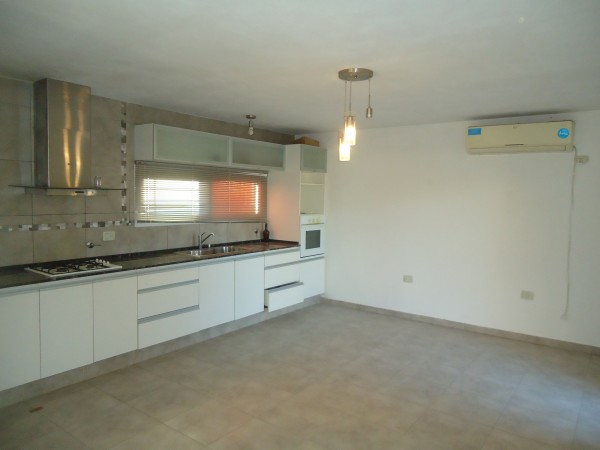 Bo Matienzo, impecable CASA DE NATANIA MODIFICADA.-