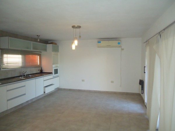 Bo Matienzo, impecable CASA DE NATANIA MODIFICADA.-