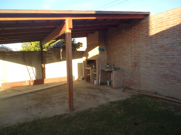 Bo Matienzo, impecable CASA DE NATANIA MODIFICADA.-