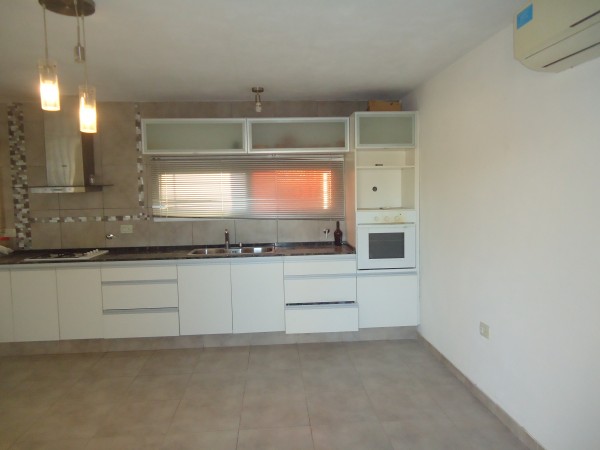 Bo Matienzo, impecable CASA DE NATANIA MODIFICADA.-