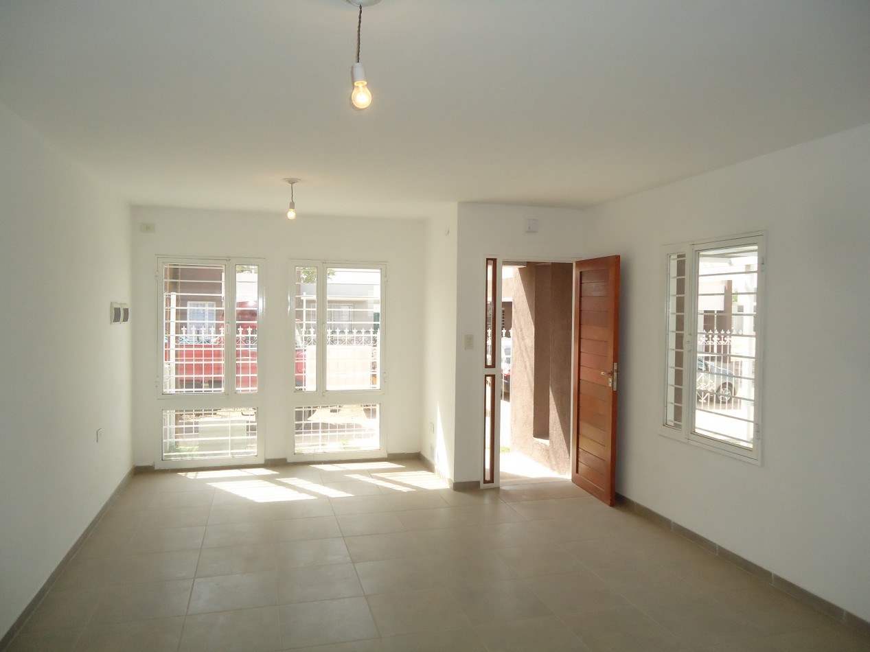 RENE FAVALORO II ( ZONA DE MATIENZO) EXCELENTE VIVIENDA.- 