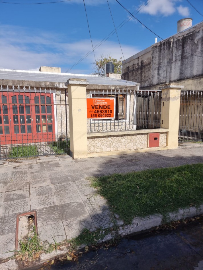 Barrio Ameghino Sur, se vende propiedad de tres dormitorios