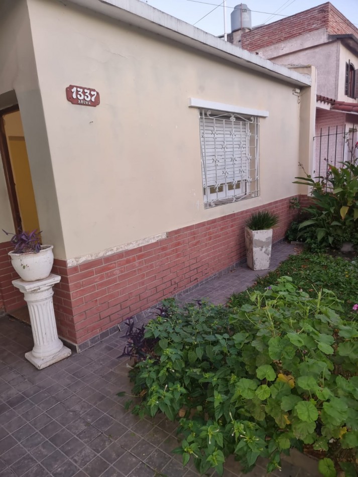 BARRIO SAN RAFAEL, SE VENDE CASA CON LOCAL COMERCIAL