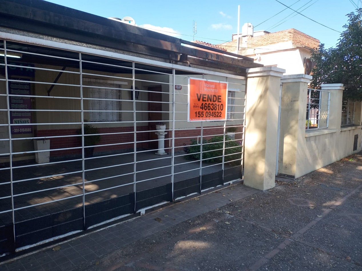 BARRIO SAN RAFAEL, SE VENDE CASA CON LOCAL COMERCIAL