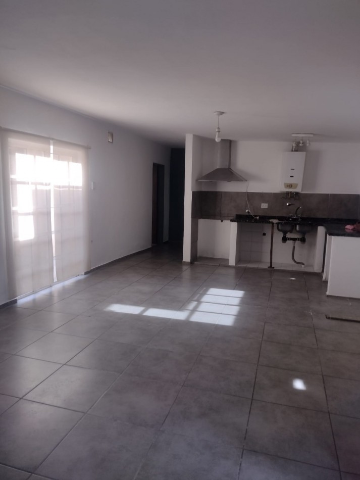 SE VENDE CASA CON DEPARTAMENTO, BARRIO ALTO ALBERDI