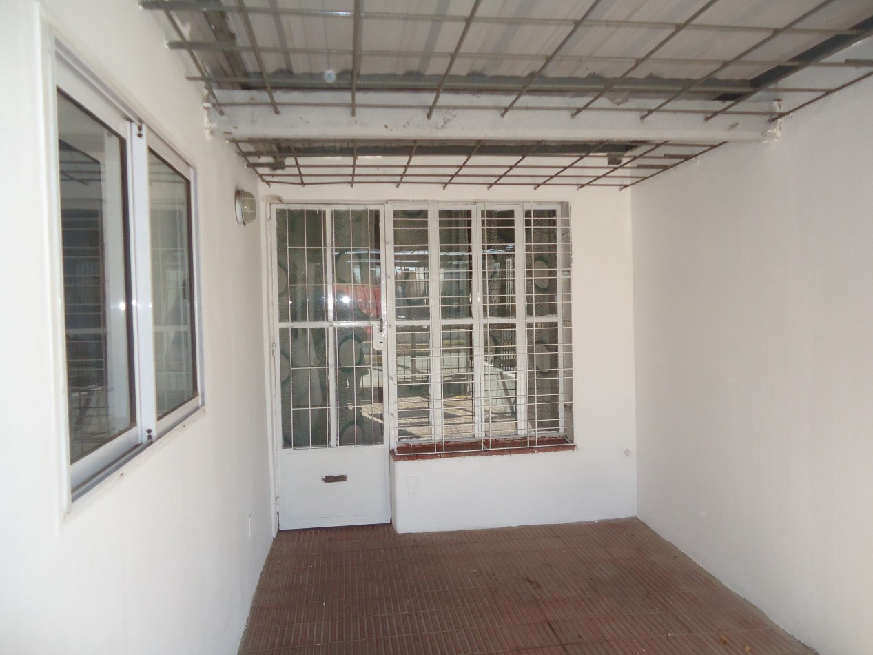 Barrio Ameghino sur, se alquila impecable departamento con cochera, excelente entorno.-