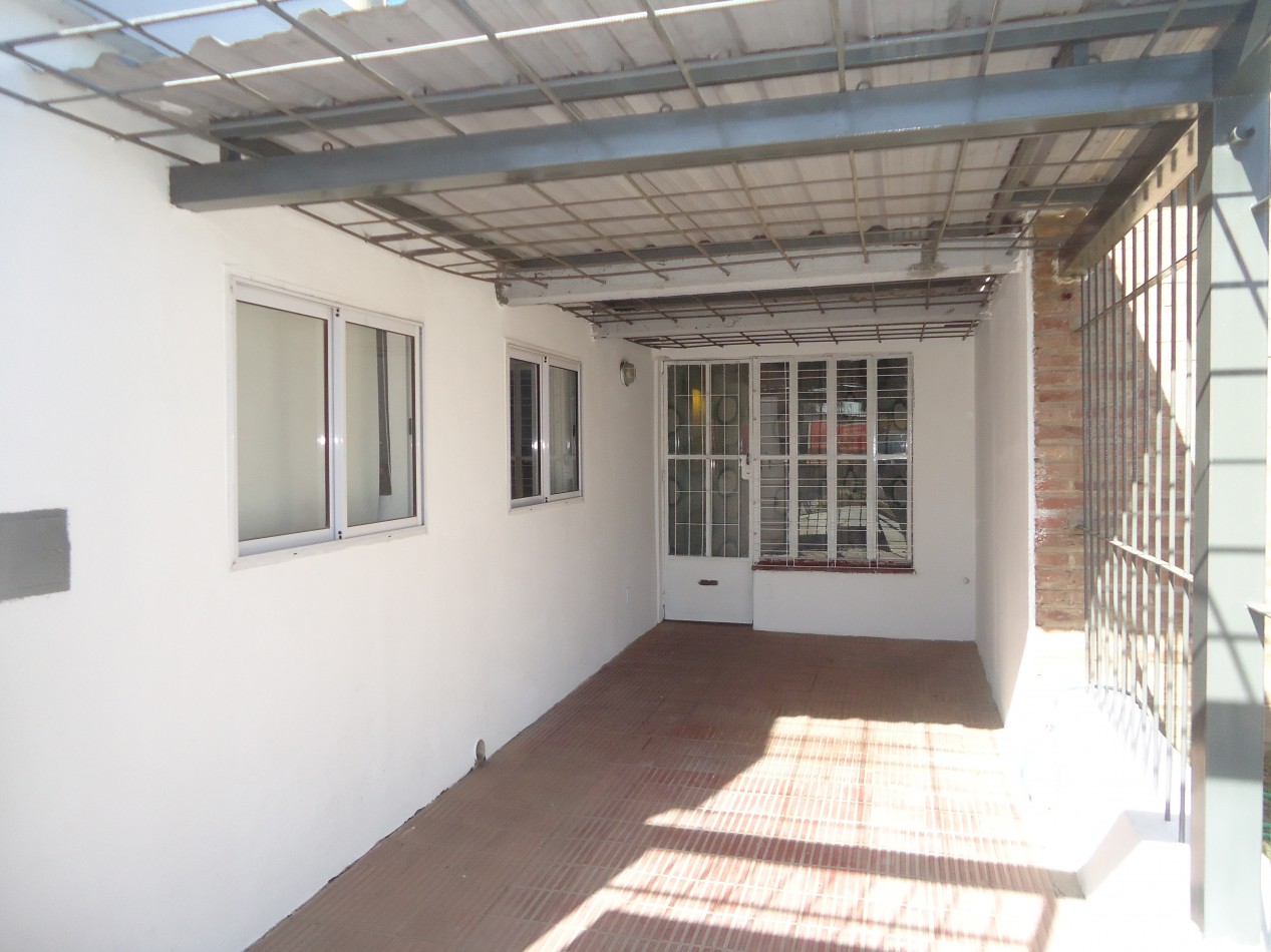 Barrio Ameghino sur, se alquila impecable departamento con cochera, excelente entorno.-