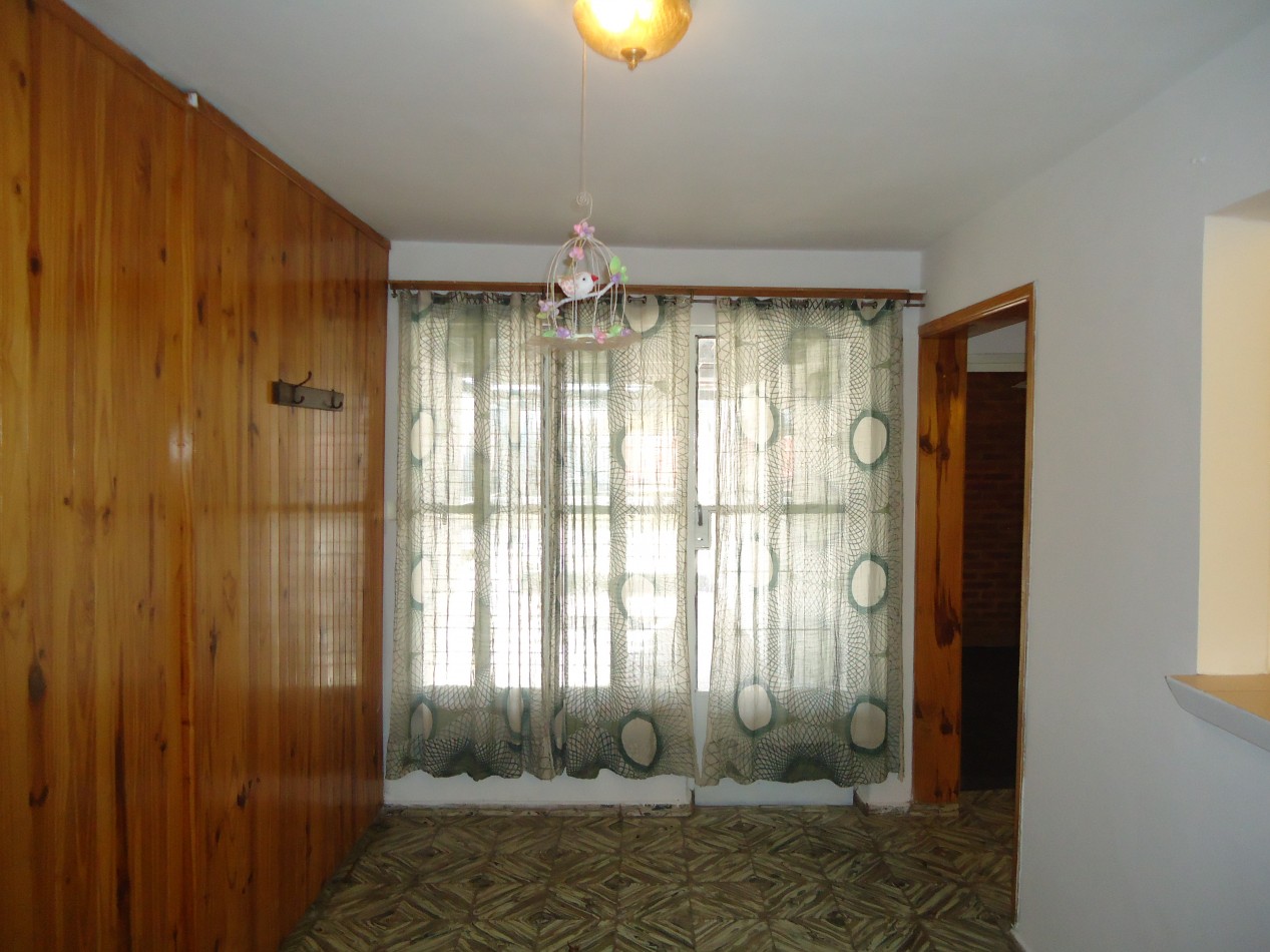 Barrio Ameghino sur, se alquila impecable departamento con cochera, excelente entorno.-
