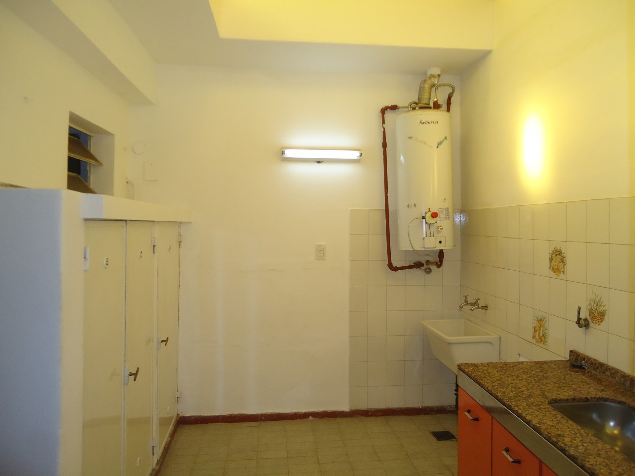 Barrio Ameghino sur, se alquila impecable departamento con cochera, excelente entorno.-