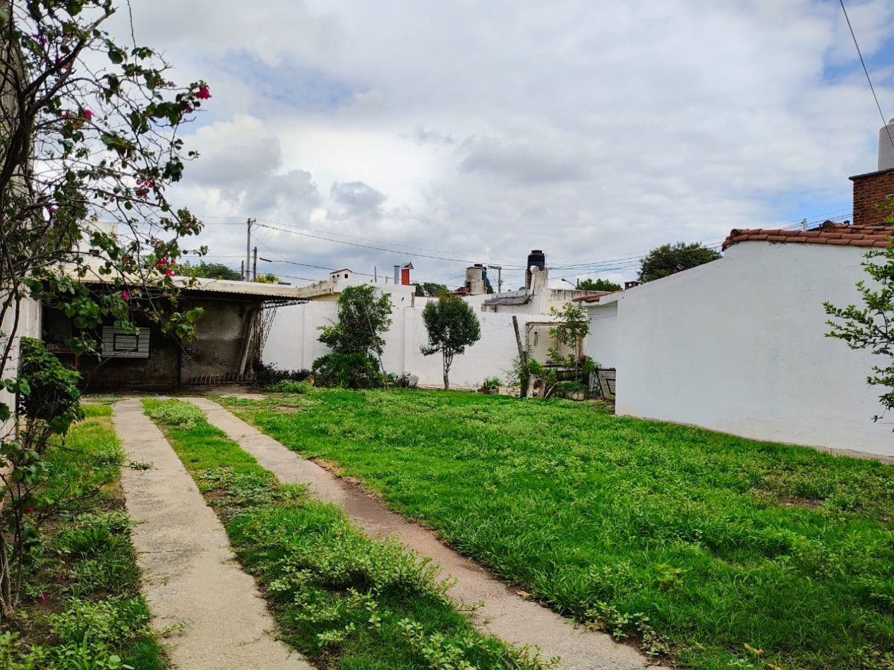 BARRIO MATIENZO, SE VENDE CASA CON TERRENO 