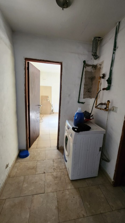 Barrio Villa Adela, se vende dos unidades una habitable y otra para reciclar