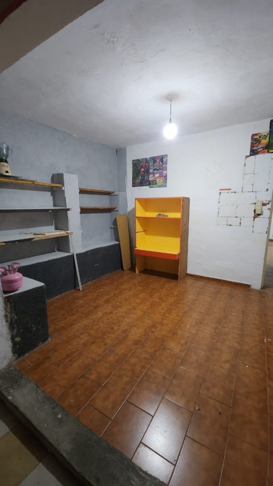 Barrio Villa Adela, se vende dos unidades una habitable y otra para reciclar