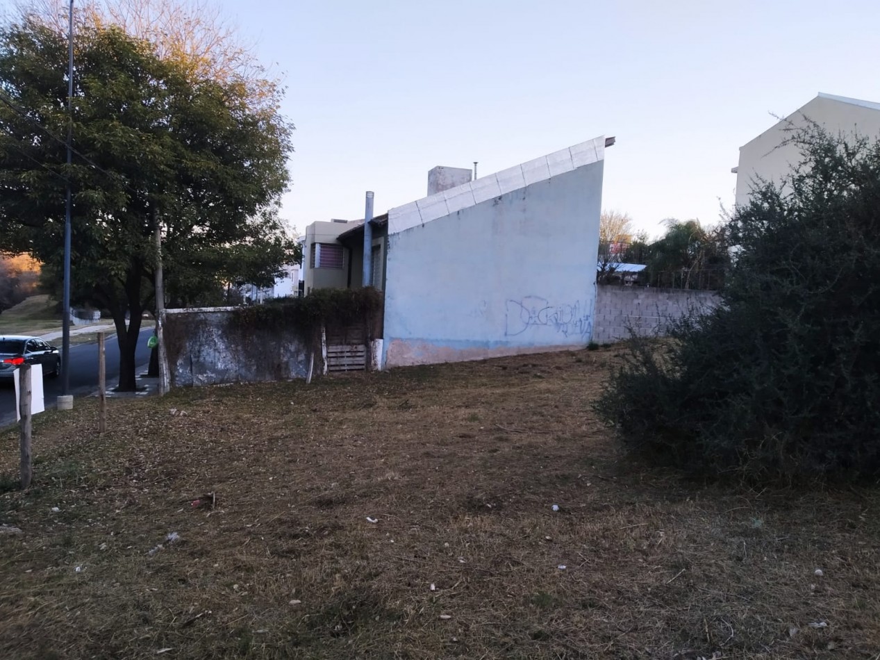 Terreno en Venta en Barrio Parque Capital: Ubicacion Privilegiada y Gran Potencial