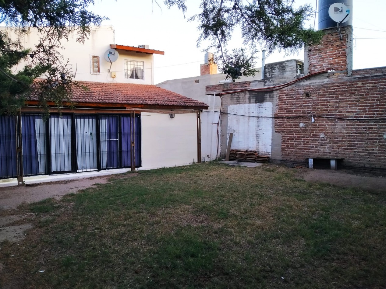 Ameghino norte, vivienda esquina a cuadras de ruta 20.- 