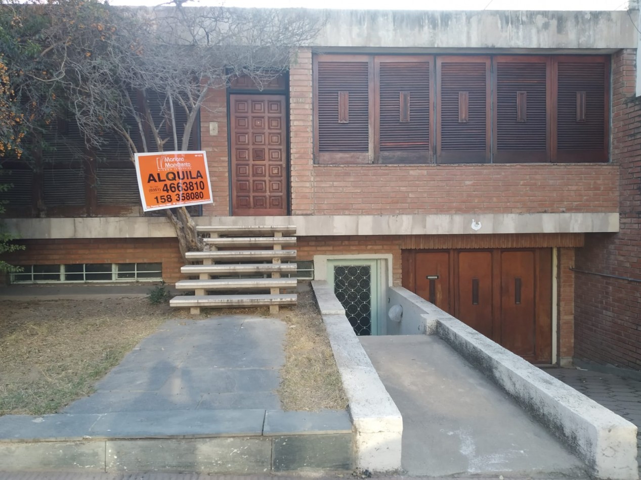 Barrio Alto Alberdi, hermosa casa unica, espaciosa de 3 Dormitorios, amplia y comoda. 