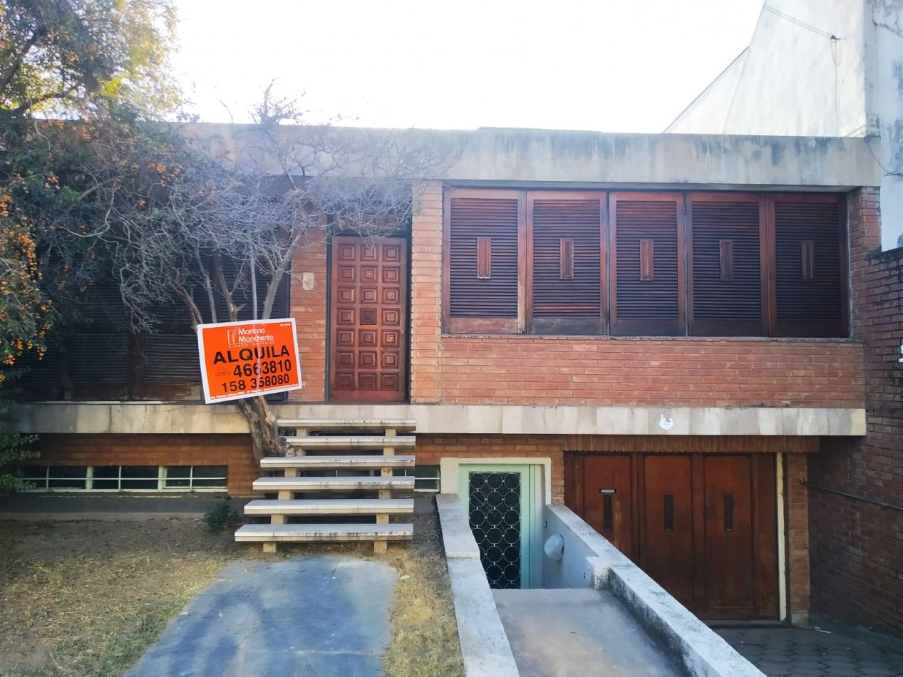 Barrio Alto Alberdi, hermosa casa unica, espaciosa de 3 Dormitorios, amplia y comoda. 