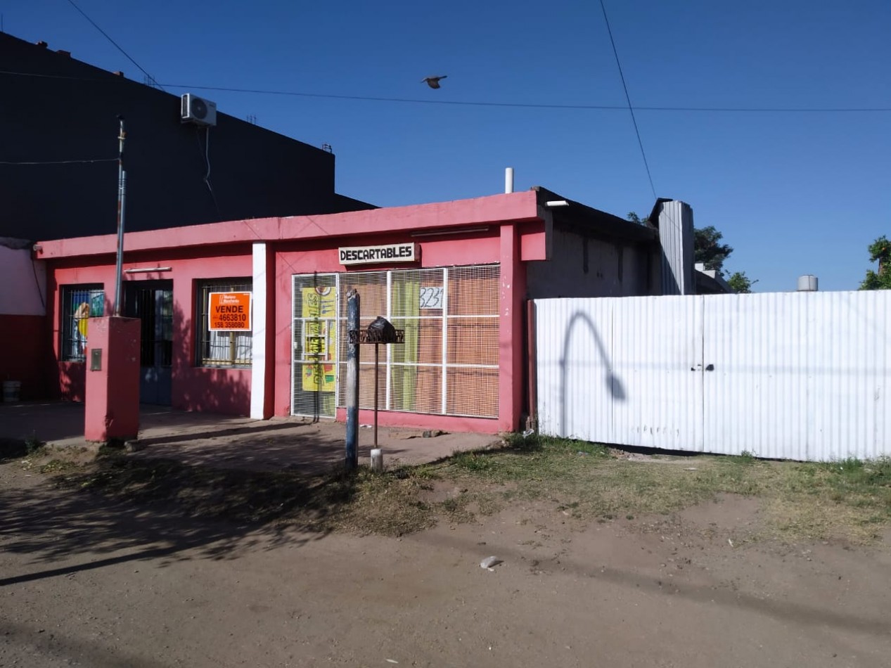 ESTACION FLORES ZONA COMERCIAL, SOBRE CALLE PRINCIPAL, AMPLIA VIVIENDA CON TERRENO DE 600 METROS.- 