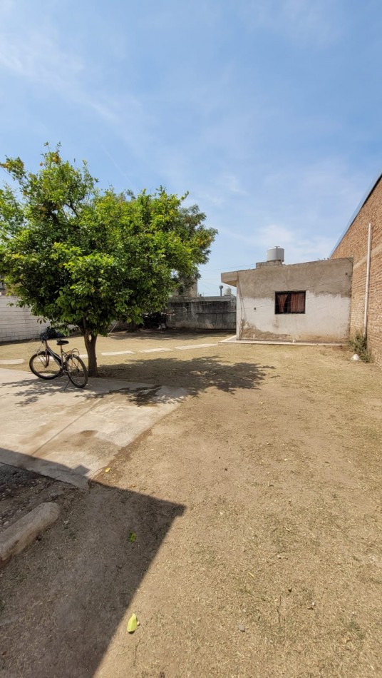 ESTACION FLORES ZONA COMERCIAL, SOBRE CALLE PRINCIPAL, AMPLIA VIVIENDA CON TERRENO DE 600 METROS.- 