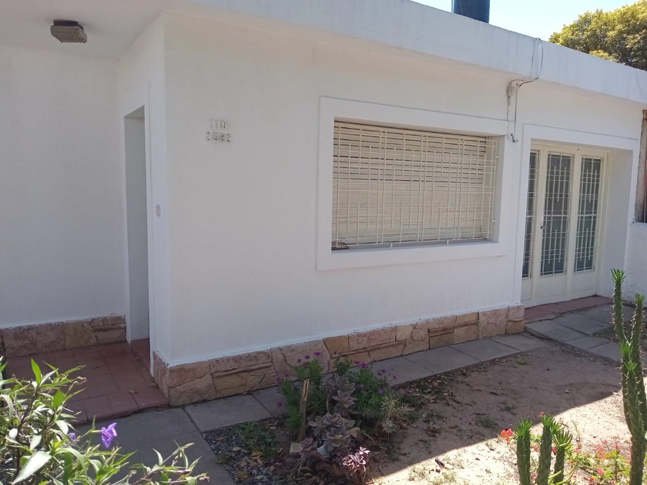 SE VENDE, Acogedora Casa en Barrio ATE: A Solo Dos Cuadras de Ruta 20