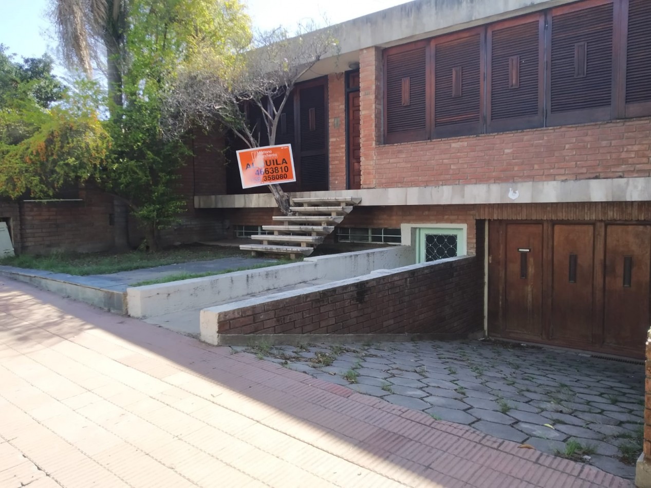 Barrio Alto Alberdi, hermosa casa unica, espaciosa de 3 Dormitorios, amplia y comoda. 