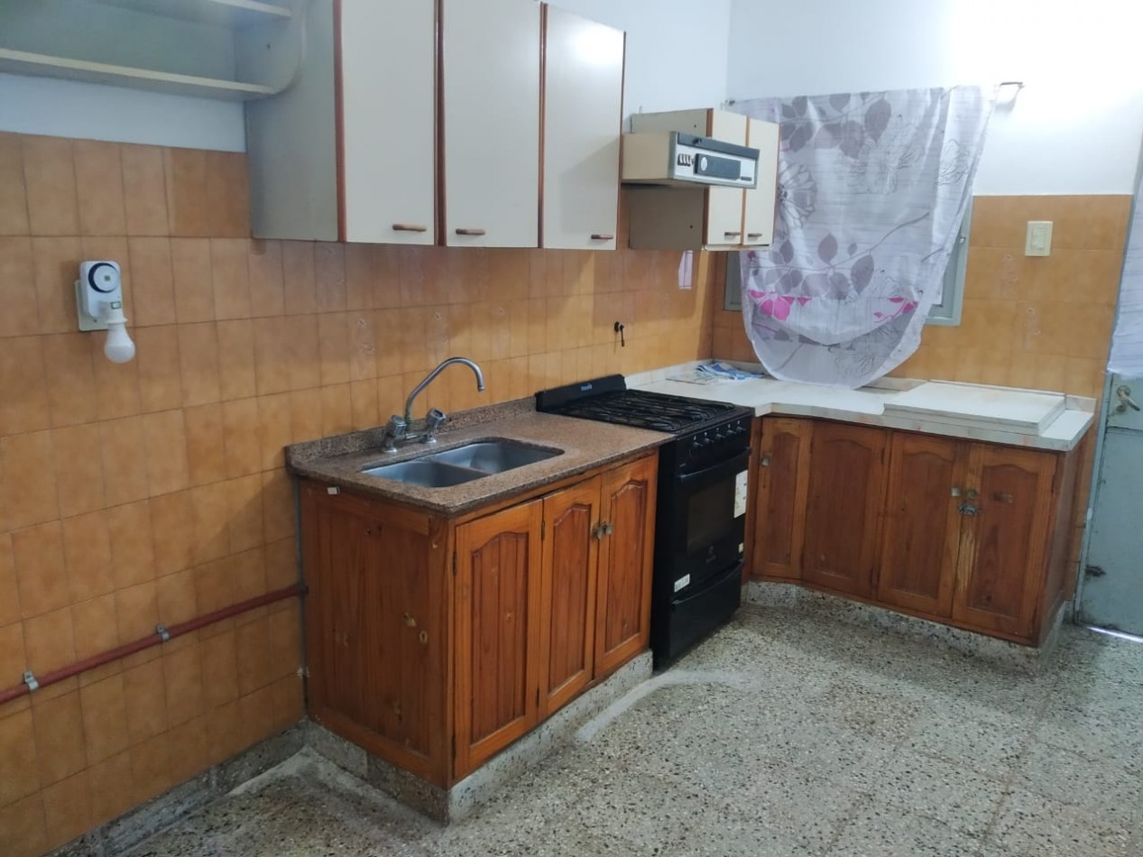 SE VENDE, Acogedora Casa en Barrio ATE: A Solo Dos Cuadras de Ruta 20