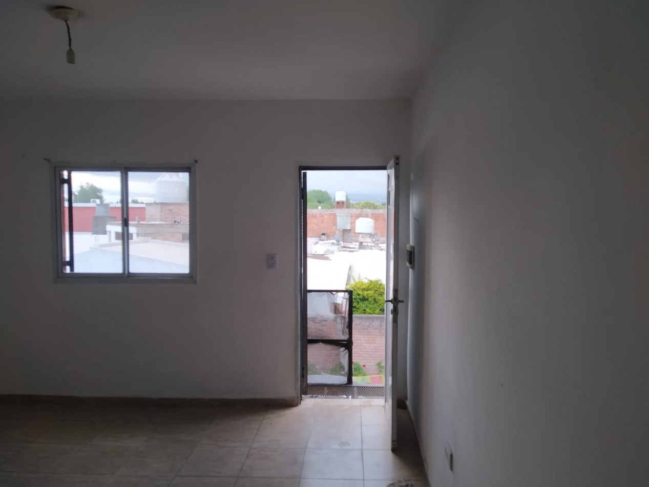 B° Villa adela, departamento interno planta alta.- 