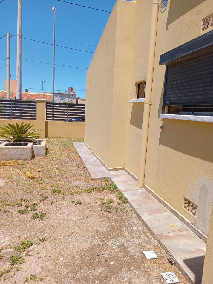 BARRIO UNIVERSITARIO DE HORIZONTE PRIMERA ETAPA, SE ALQUILA HERMOSA CASA ESQUINA