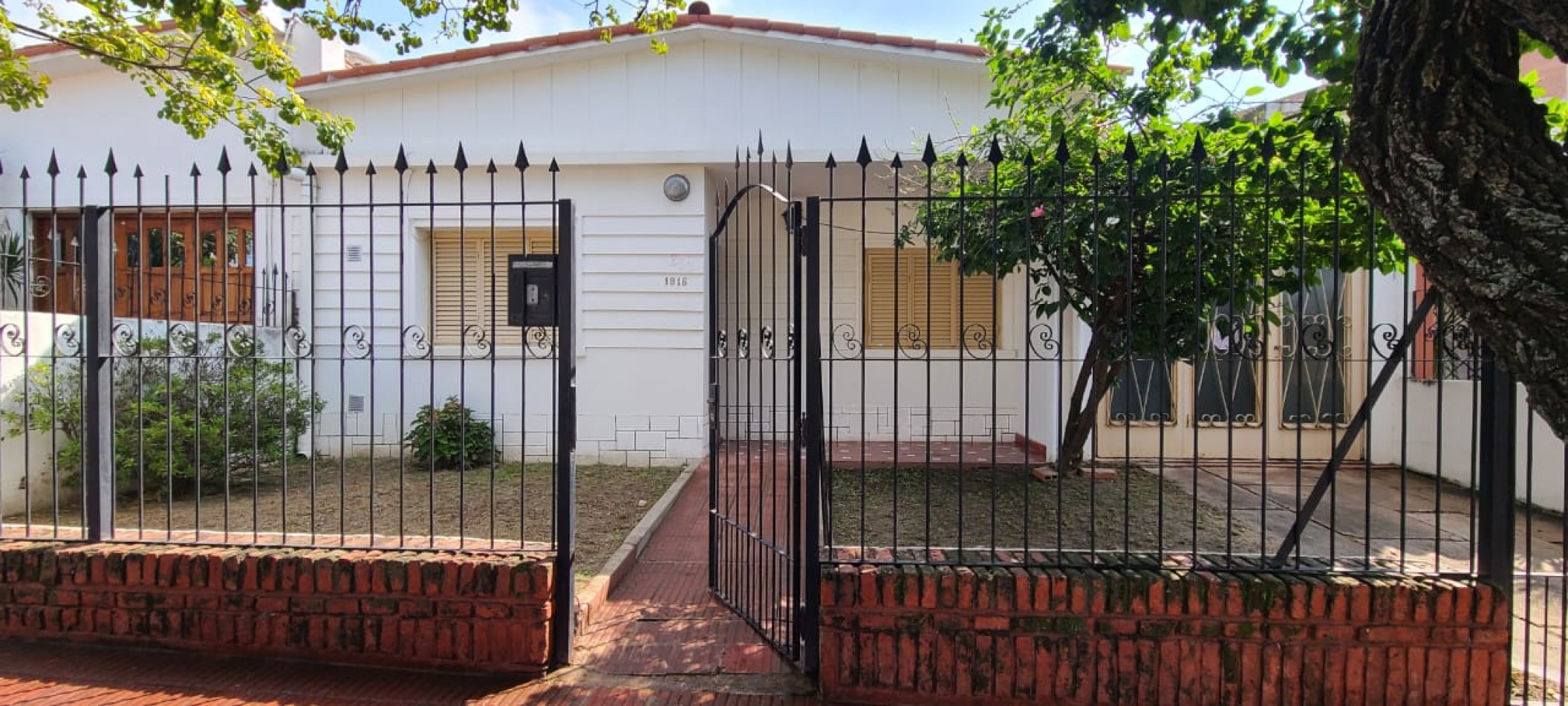 B° CRISOL NORTE, HERMOSA ZONA Y BUEN ENTORNO DE VIVIENDAS.- 