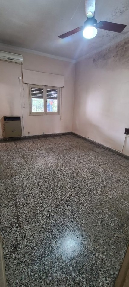B° CRISOL NORTE, HERMOSA ZONA Y BUEN ENTORNO DE VIVIENDAS.- 