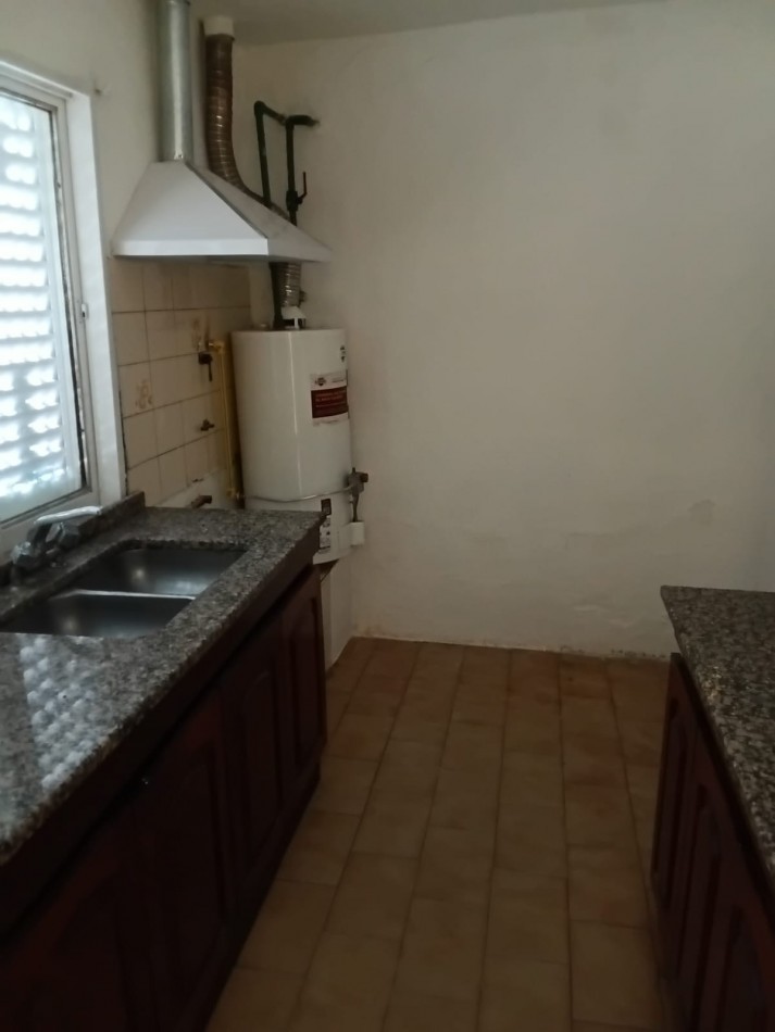 BARRIO LOS NARANJOS, SE ALQUILA DEPARTAMENTO INTERNO A MEDIA CUADRA DE RUTA 20