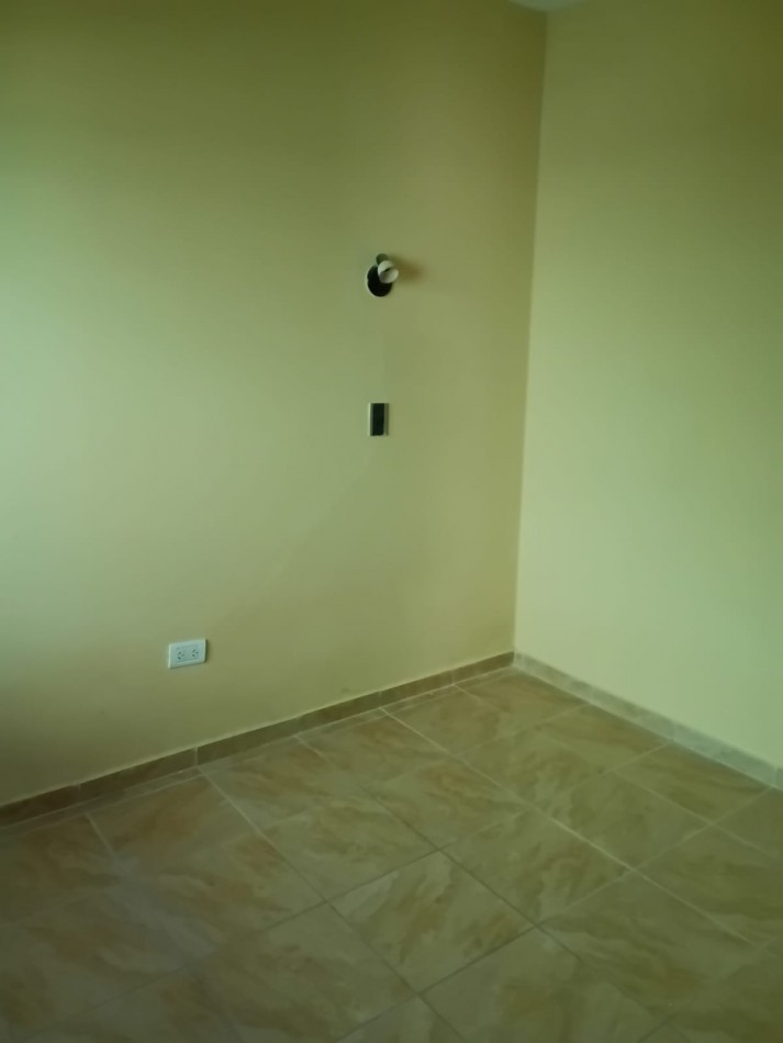 BARRIO LOS NARANJOS, SE ALQUILA DEPARTAMENTO INTERNO A MEDIA CUADRA DE RUTA 20