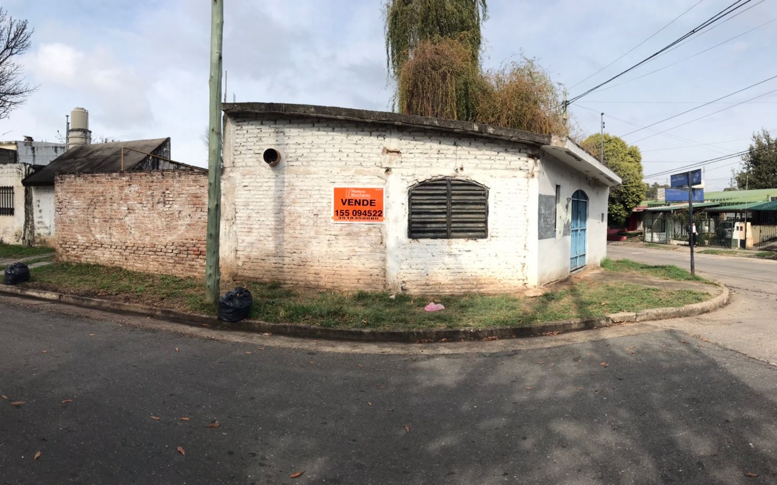 Casa en Venta con Local Comercial, barrio rosedal anexo - Excelente Ubicacion, ESQUINA.- 