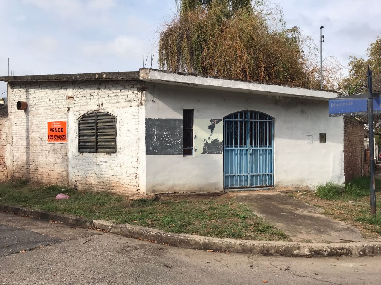 Casa en Venta con Local Comercial, barrio rosedal anexo - Excelente Ubicacion, ESQUINA.- 