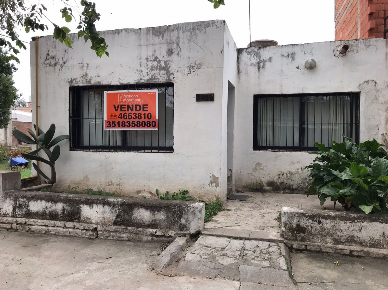 Villa Adela, vivienda esquina, Hermosa zona, sobre calle Roque Arias.- 