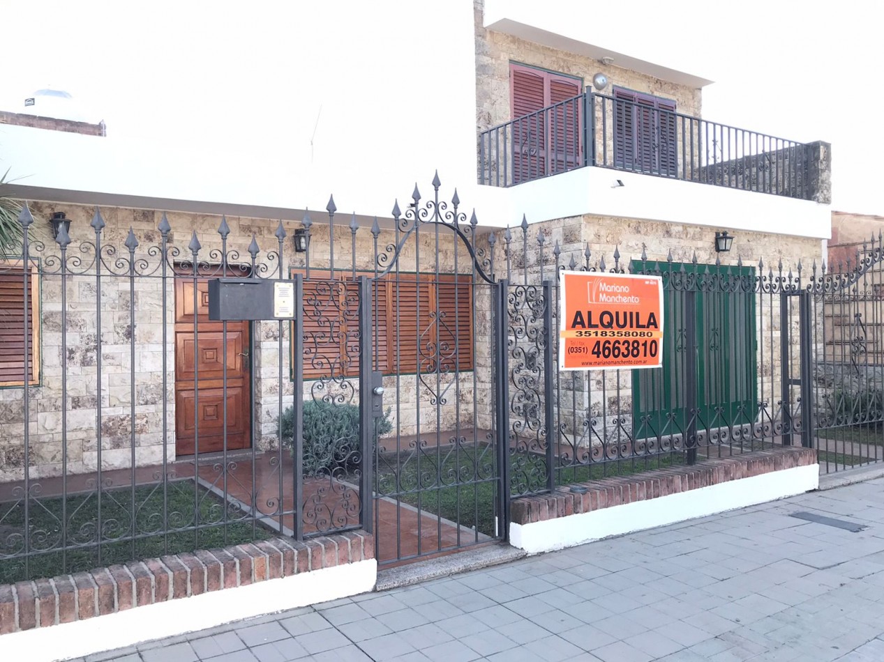 LOS PLATANOS, AMPLIA PROPIEDAD, HERMOSA ZONA.- 