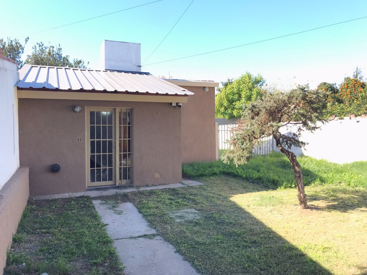 B° TALLERES SUD, HERMOSA VIVIENDA.- 