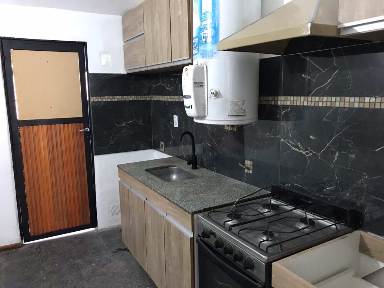 B° TALLERES SUD, HERMOSA VIVIENDA.- 