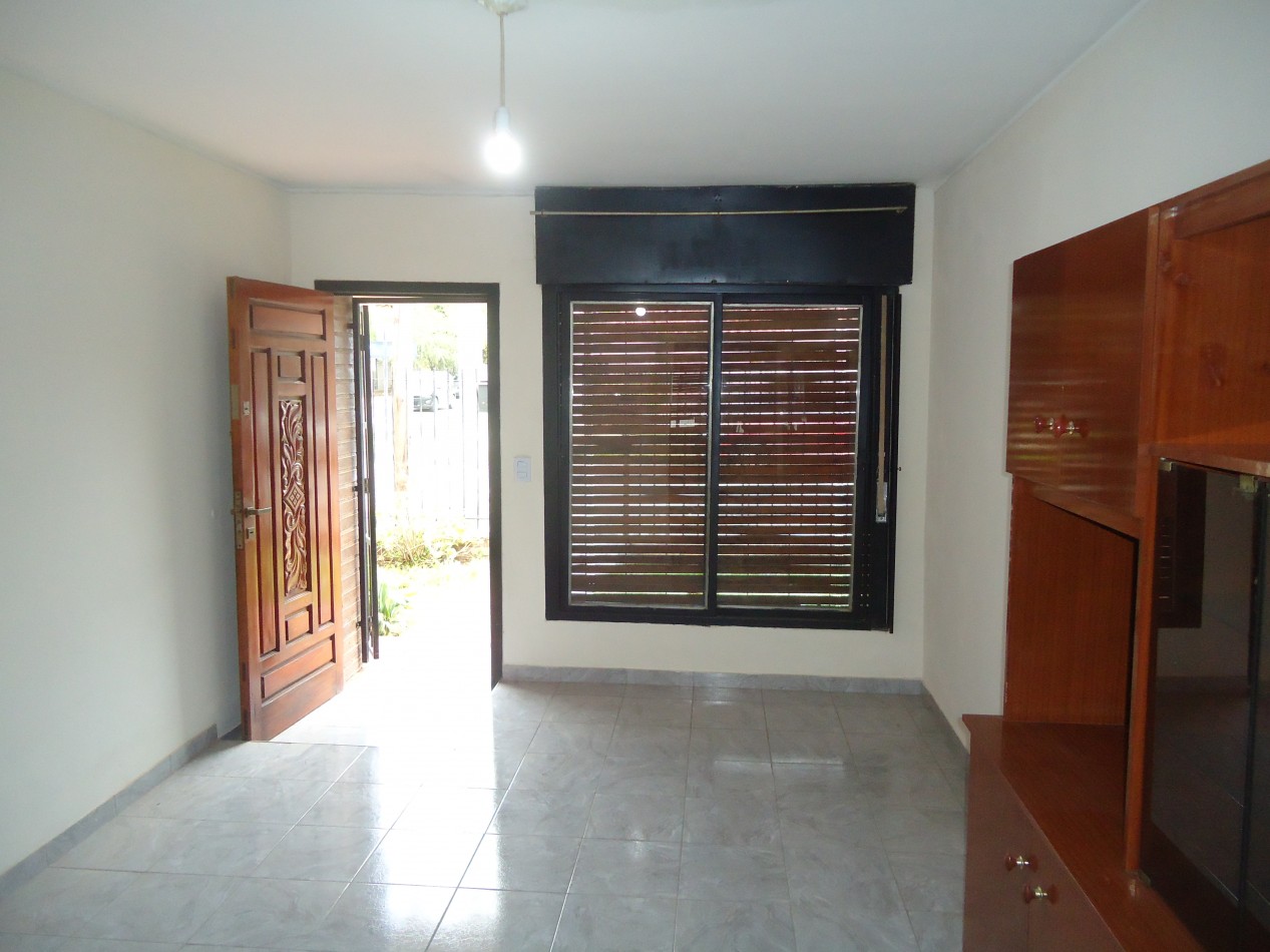 B° AMEGHINO SUR, IMPECABLE VIVIENDA ESQUINA.- ( PROXIMAMENTE) MEDIADOS DE JULIO.- 