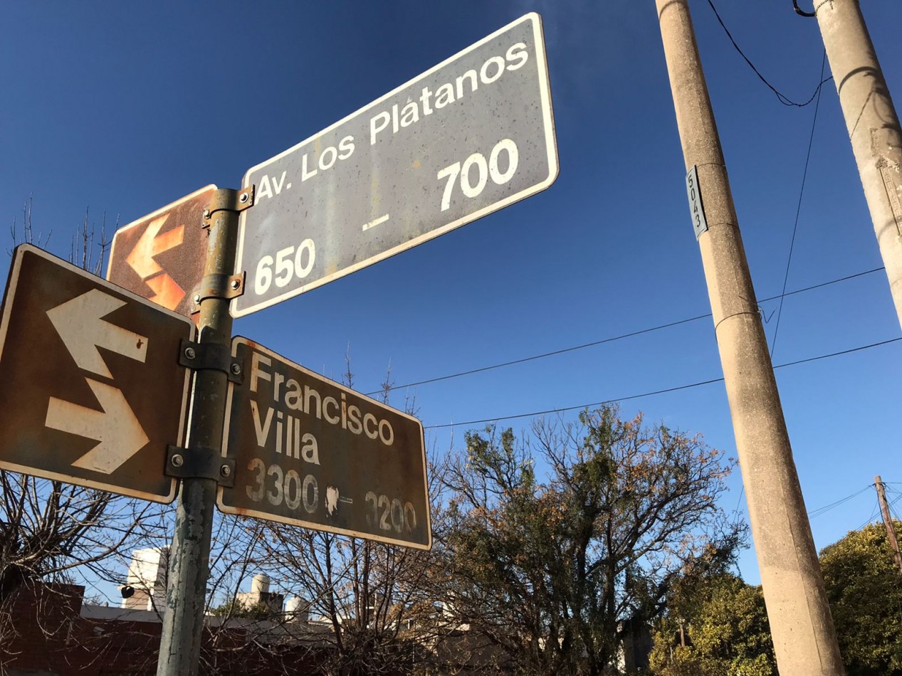 Bo Los platanos, sobre Av. Los platanos esq. Francisco villa.-