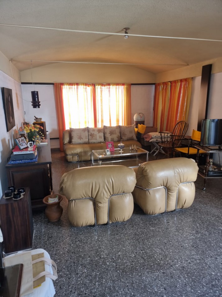 BARRIO AVENIDA, A METROS DE RUTA 20, HERMOSA CADA EN VENTA PARA VIVIR EN FAMILIA