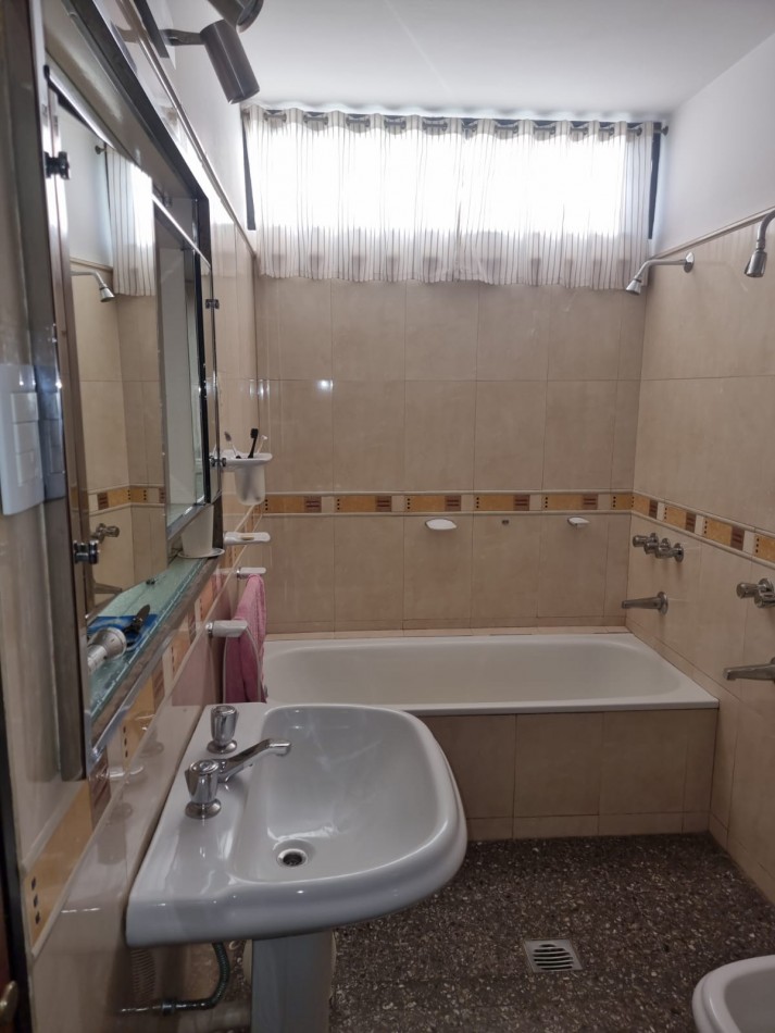 BARRIO AVENIDA, A METROS DE RUTA 20, HERMOSA CADA EN VENTA PARA VIVIR EN FAMILIA