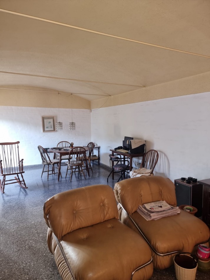 BARRIO AVENIDA, A METROS DE RUTA 20, HERMOSA CADA EN VENTA PARA VIVIR EN FAMILIA
