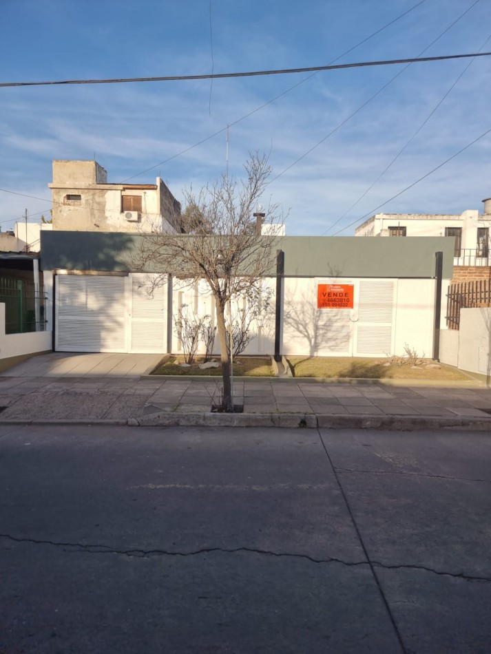 BARRIO AVENIDA, A METROS DE RUTA 20, HERMOSA CADA EN VENTA PARA VIVIR EN FAMILIA
