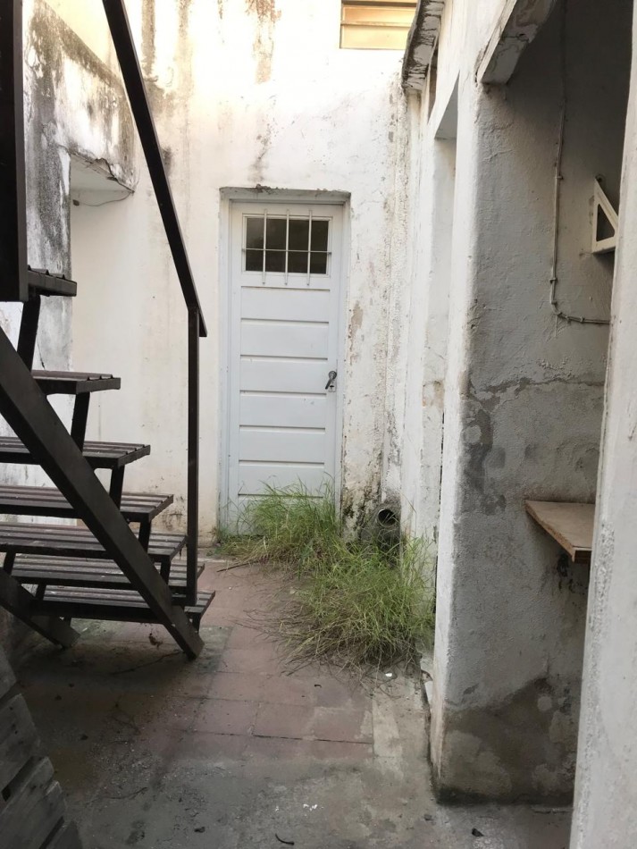 CENTRO SOBRE CALLE SALTA, LINDA ZONA.- 