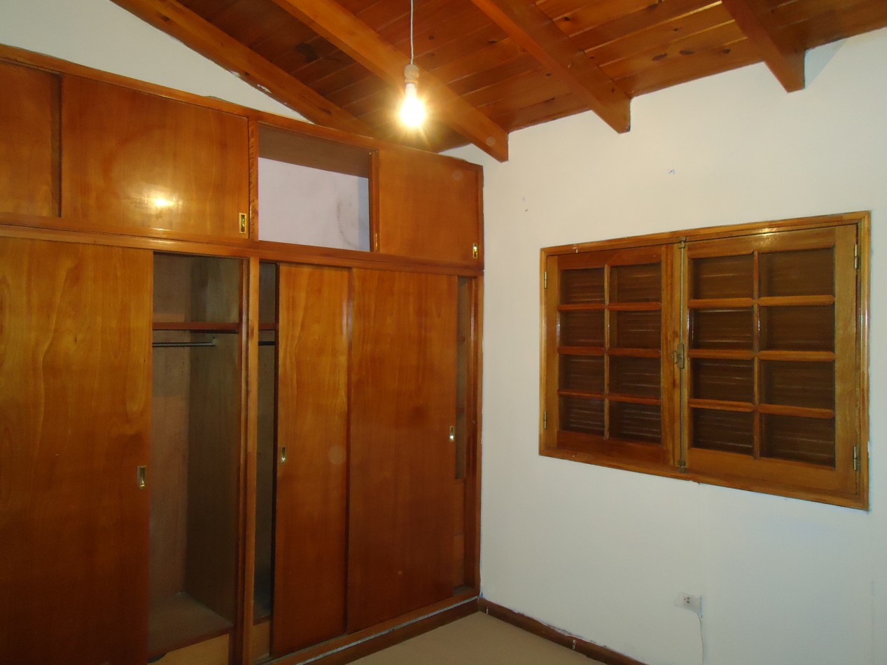 B° Los naranjos, sobre calle Maestro Vidal, impecable.- 