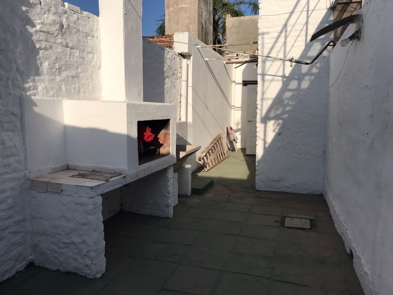 BARRIO LA MADRID, LINDA ZONA A UNA CUADRA DE SANTA ANA.-