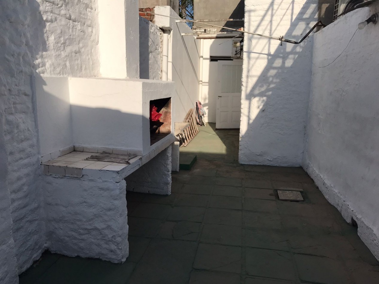 BARRIO LA MADRID, LINDA ZONA A UNA CUADRA DE SANTA ANA.-