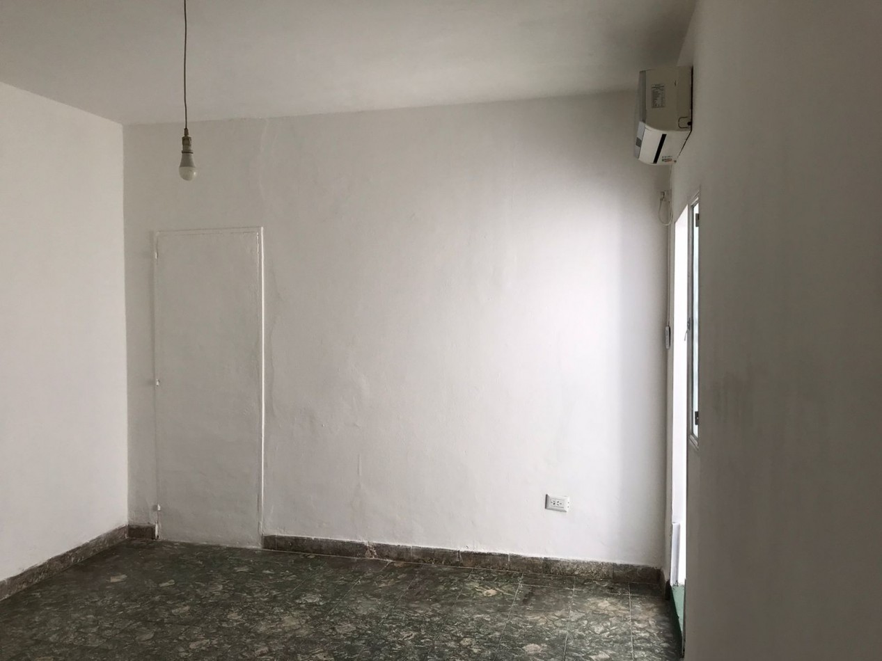 BARRIO LA MADRID, LINDA ZONA A UNA CUADRA DE SANTA ANA.-