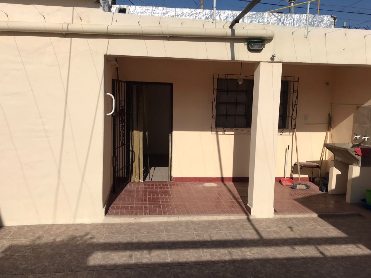 B° Villa adela impecable propiedad a solo una cuadra de ruta 20, linda zona.-