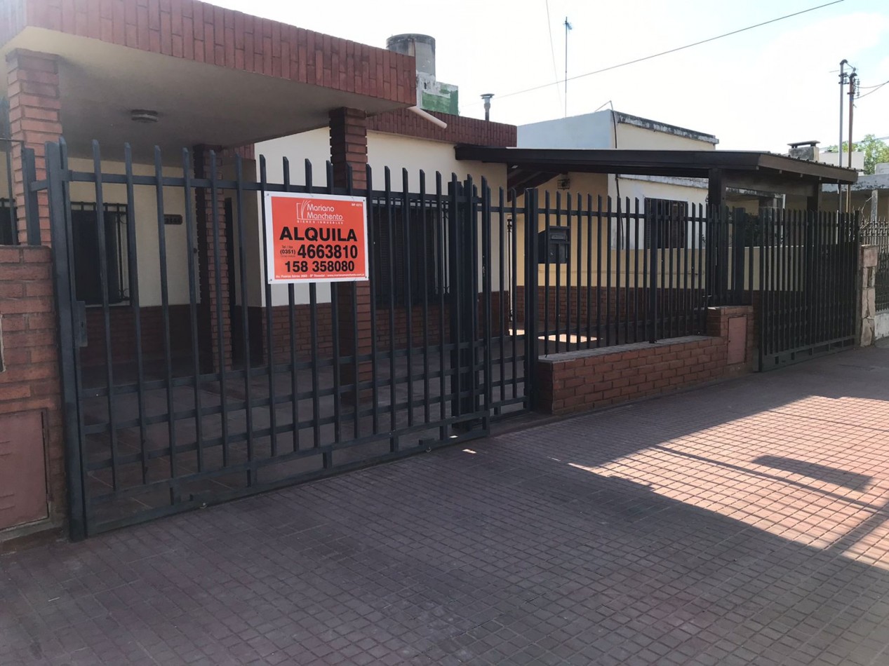 B° Villa adela impecable propiedad a solo una cuadra de ruta 20, linda zona.-